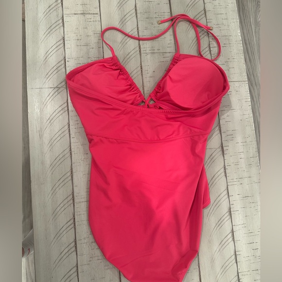 MICHAEL MICHAEL KORS
Stretch Nylon Halter One Piece Swimwear - Picture 4 of 6